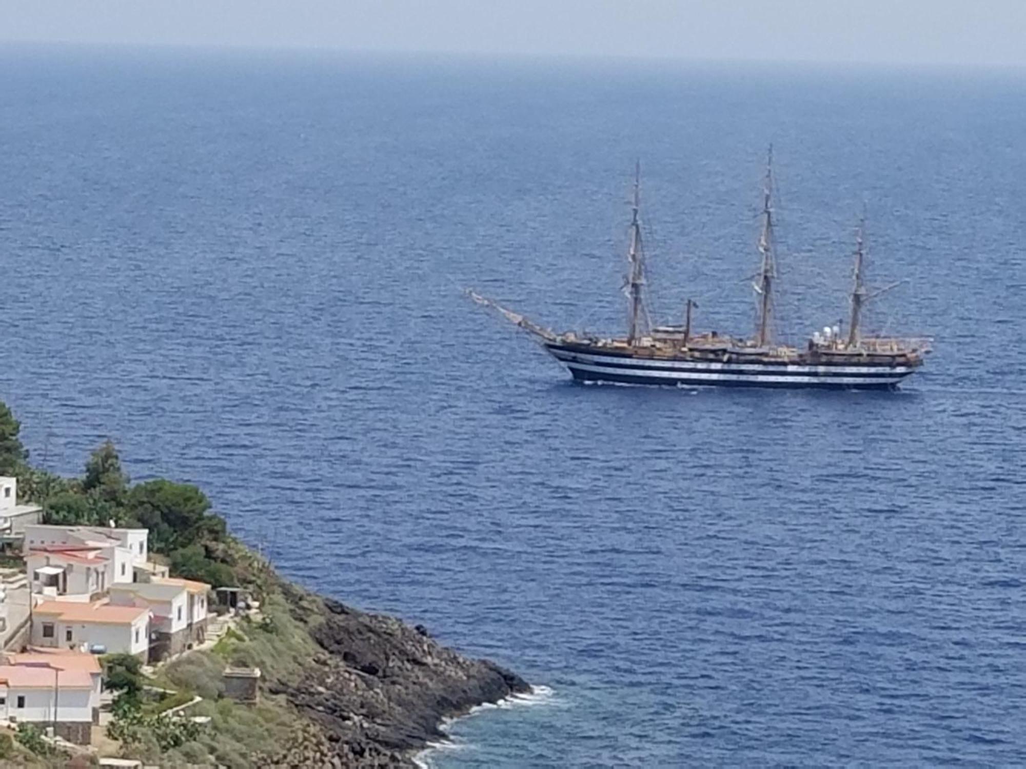Sotto La Torre E Sopra Il Porticciolo Ξενοδοχείο Isola di Ustica Εξωτερικό φωτογραφία